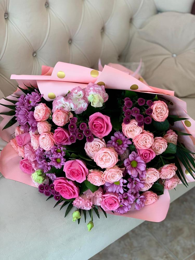 Букет цветов из: Хризантемы, Розы и Лизиантусы в Озерске