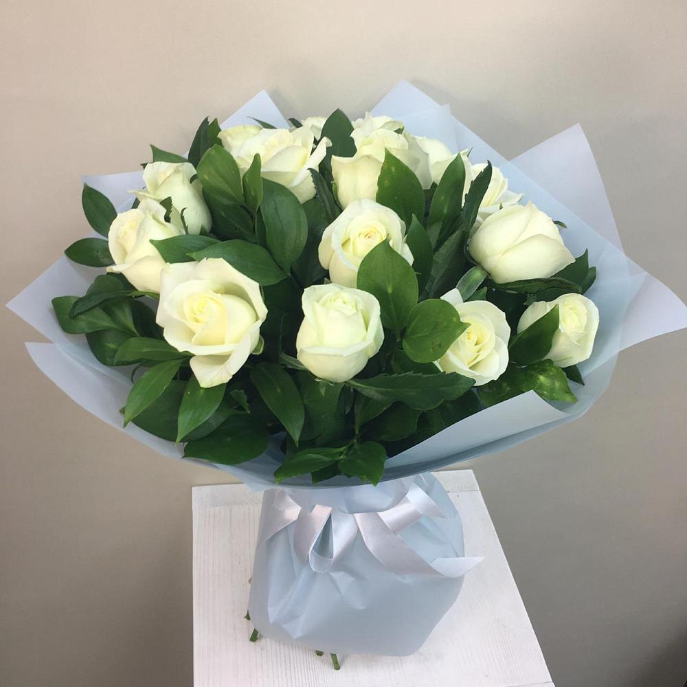 Букет 15 Белых роз Проуд в Озерске