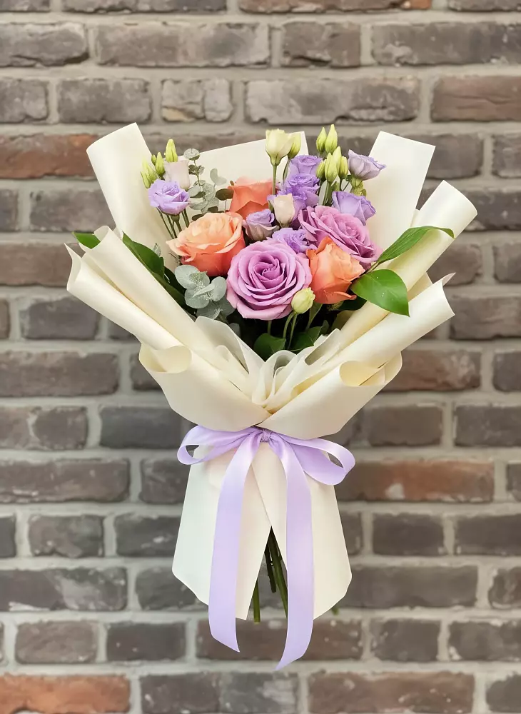 Букет цветов из: Лизиантусы и Розы в Озерске