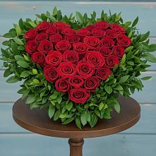 Цветочная композиция из Розы в виде сердца в Озерске