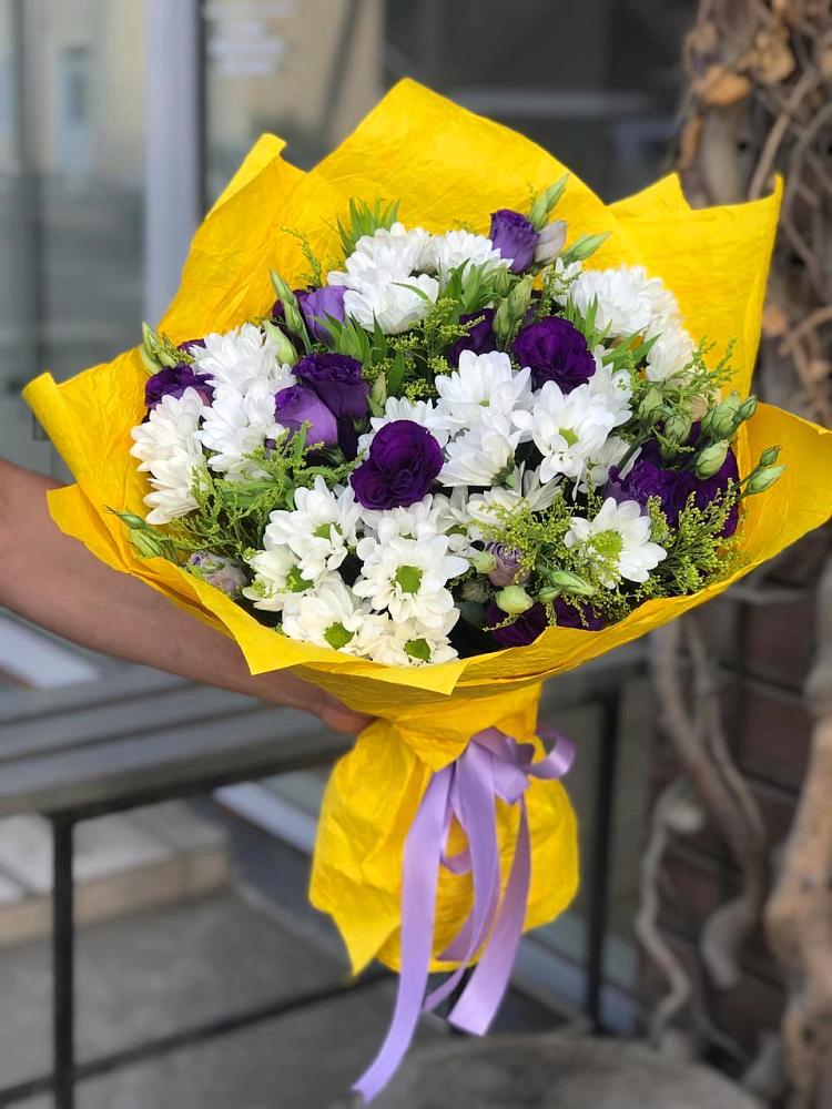Букет цветов из: Ирисы, Хризантемы и Ромашки в Озерске