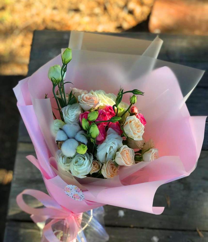 Букет цветов из: Розы и Лизиантусы в Озерске