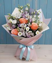 Букет цветов из:  Лизиантусы, Розы, Альстромерии и Гипсофила в Озерске