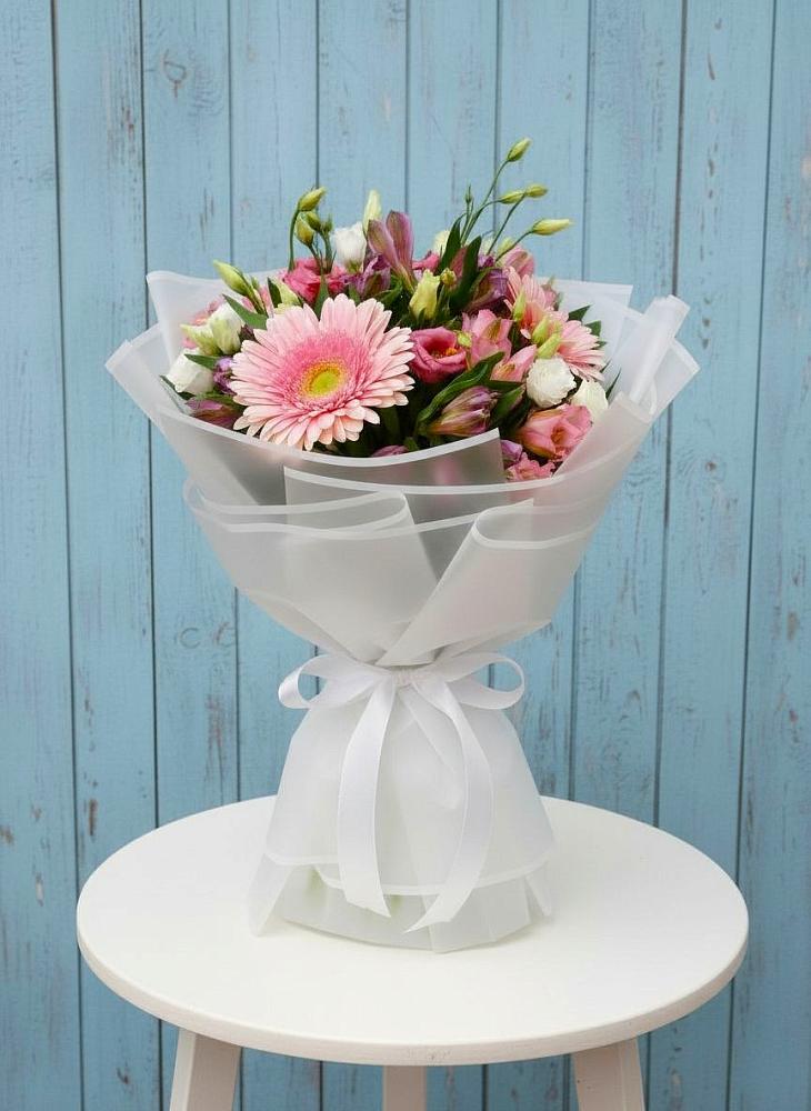 Букет цветов из: Герберы, Альстромерии и Лизиантусы в Озерске