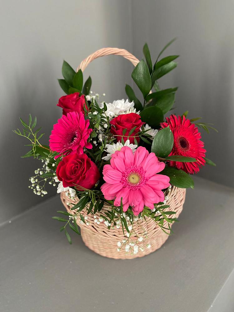 Цветочная композиция из Розы, Хризантемы и Герберы в корзине в Озерске