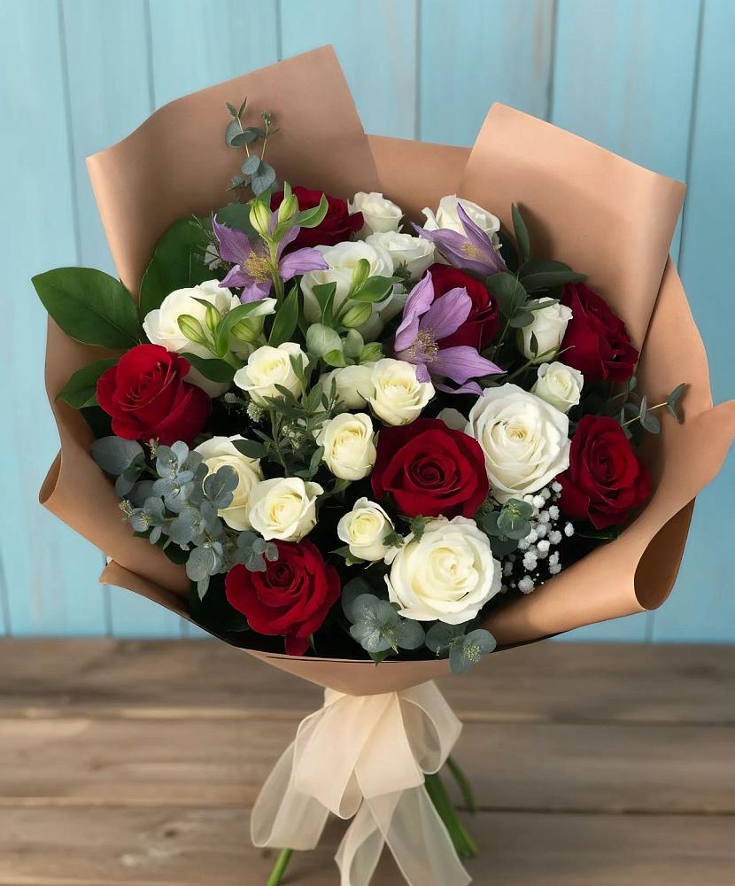 Букет цветов из: Розы и Альстромерии в Озерске