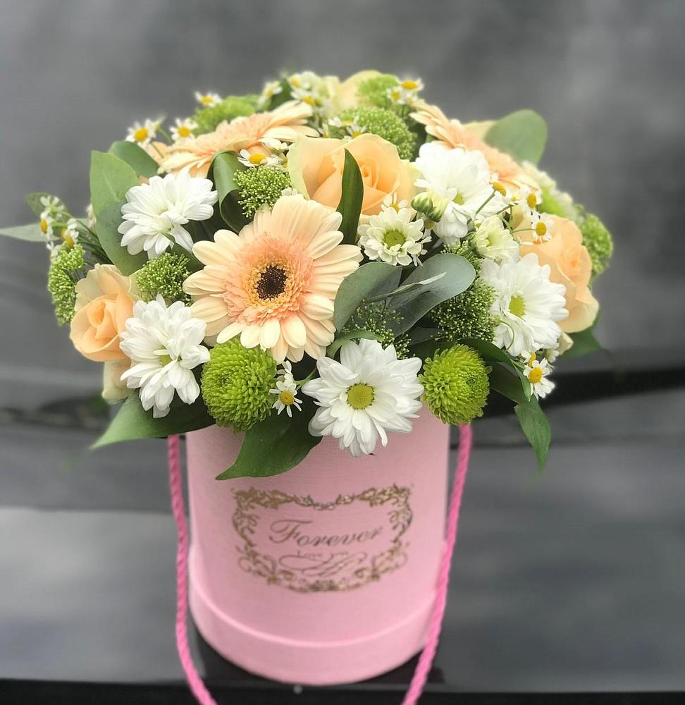 Цветочная композиция из Розы, Герберы и Хризантемы в шляпной коробке в Озерске