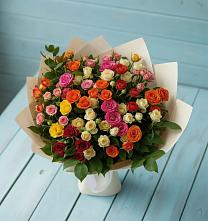 Букет Микс из разноцветных кустовых роз в Озерске