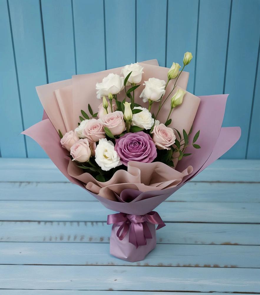 Букет цветов из: Розы и Лизиантусы в Озерске